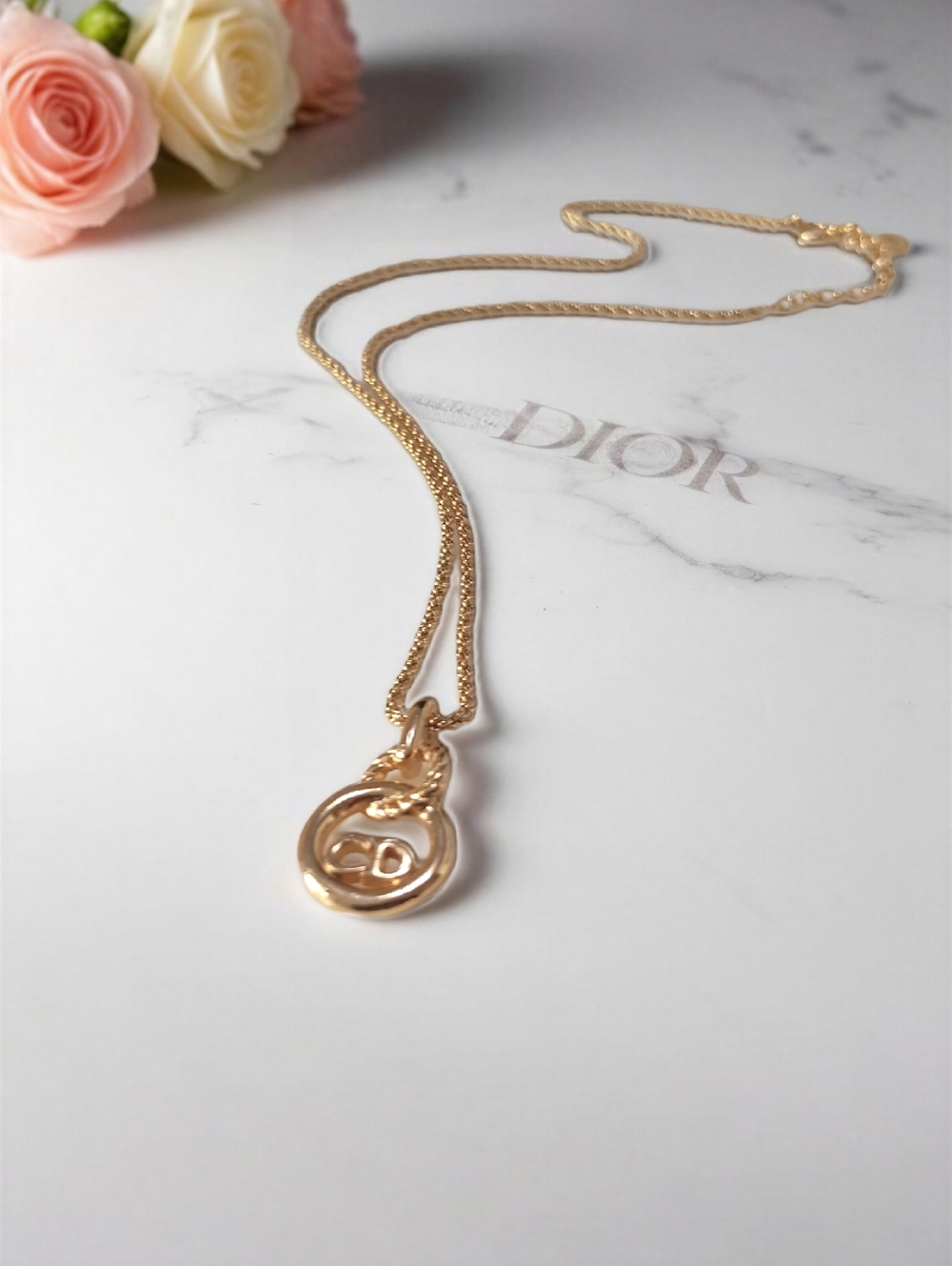 SOLD Christian Dior Vintage 80s Gold CD Logo Interlocking Circle Necklace ✨ - Picture 6 of 9